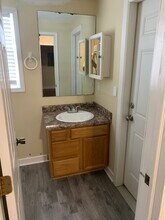 930 W Poplar St, Unit A in Springfield, MO - Building Photo - Building Photo