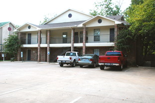 Bristol Place in Denton, TX - Building Photo