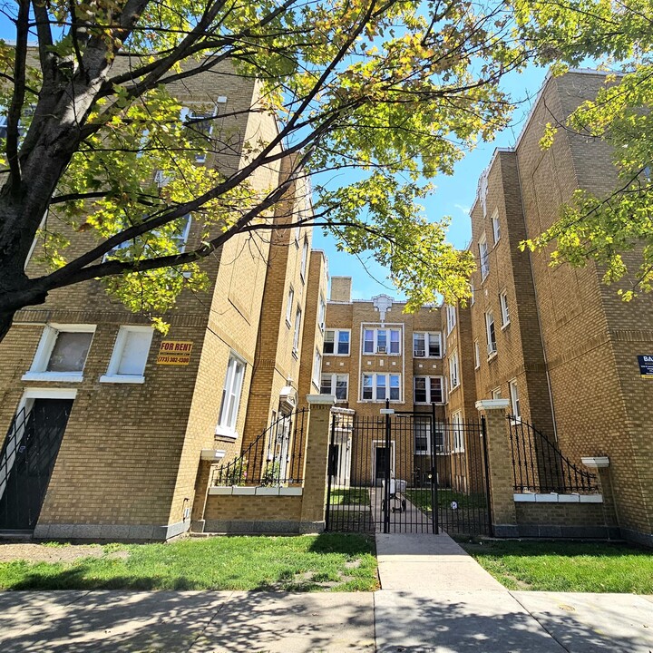 4749 N Monticello Ave, Unit 1C in Chicago, IL - Building Photo