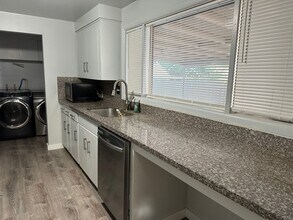1830 Park Dr in Lebanon, OR - Building Photo - Building Photo
