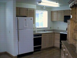 8653 Avondale Rd NE, Unit B103 in Redmond, WA - Foto de edificio - Building Photo