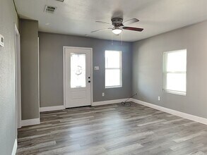 2211 Hooper St in Dallas, TX - Building Photo - Building Photo