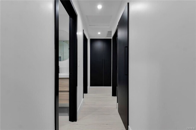 23032 Hamlin St in Los Angeles, CA - Building Photo - Building Photo