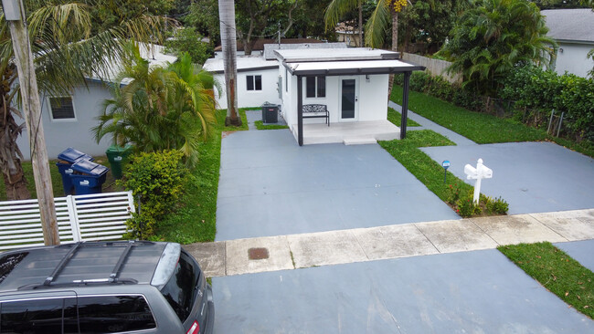 330 NW 82nd Ter in Miami, FL - Building Photo - Building Photo