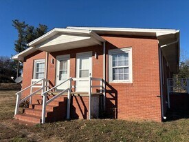 525 Weaver Ave in Archdale, NC - Building Photo