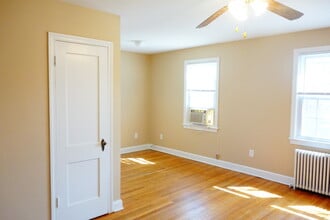 816 Greenwood Cir in Takoma Park, MD - Building Photo - Building Photo