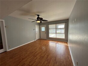 117 Holly Dr in Portland, TX - Foto de edificio - Building Photo