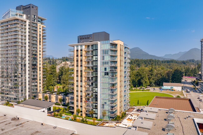 Hunter at Lynn Creek in North Vancouver District, BC - Building Photo - Building Photo