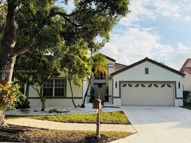 189 Cameron Dr in Weston, FL - Building Photo