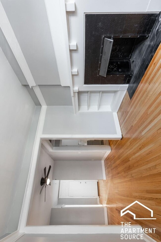 property at 1251 W Rosemont Ave