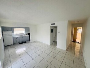 201 NW 47th Ave in Miami, FL - Building Photo - Building Photo