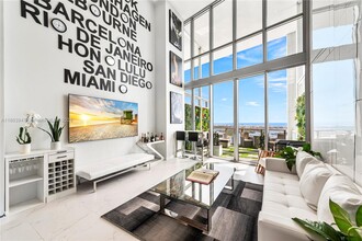 1100 Biscayne Blvd in Miami, FL - Building Photo - Building Photo