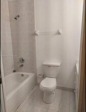 1146 NW 126th Ct in Miami, FL - Foto de edificio - Building Photo