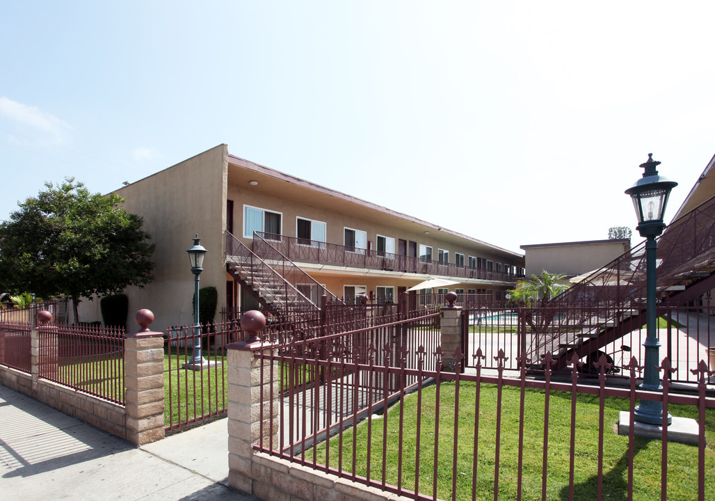 4006 Puente Ave Apartments in Baldwin Park, CA - Building Photo