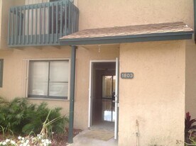 1803 Wharf Ln in Greenacres, FL - Building Photo