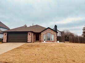 2018 W College St in Broken Arrow, OK - Building Photo