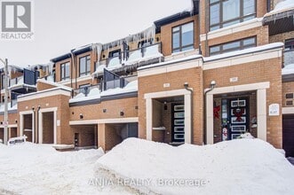 33 Bluebird Ln in Barrie, ON - Building Photo - Building Photo