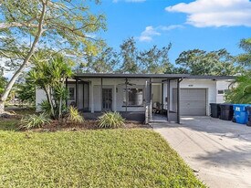 4519 Venetian Blvd NE, Unit 1 in St. Petersburg, FL - Building Photo