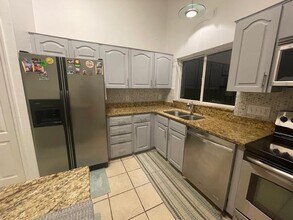 13932 Huntwick Dr in Orlando, FL - Building Photo - Building Photo