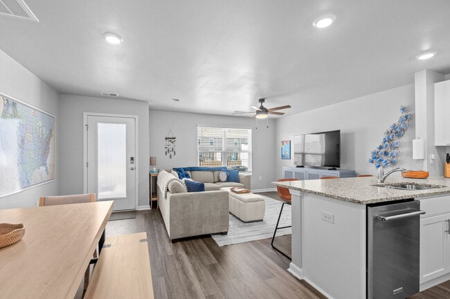 2031 Lake View Cir in Myrtle Beach, SC - Building Photo - Building Photo