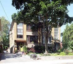 274-276 Pacific Ave in Toronto, ON - Building Photo