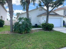 5900 Azalea Cir in West Palm Beach, FL - Building Photo