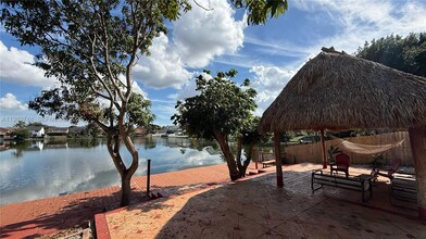 1001 SW 98th Ave in Pembroke Pines, FL - Building Photo - Building Photo