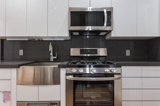 221 Mott St in New York, NY - Foto de edificio - Building Photo