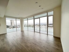 200 Klahanie Crt in West Vancouver, BC - Building Photo - Building Photo