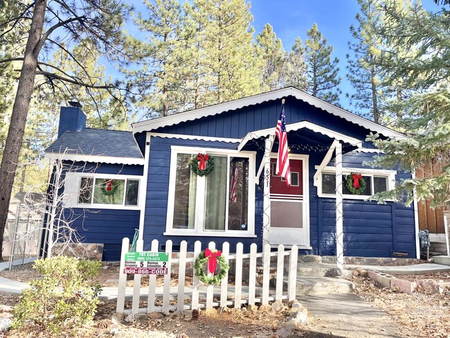 651 Merced St in Big Bear Lake, CA - Foto de edificio - Building Photo