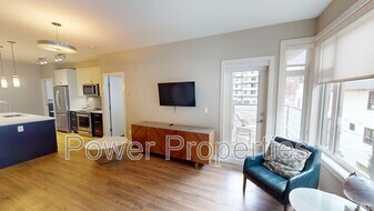 1720-310 10 St SW in Calgary, AB - Building Photo