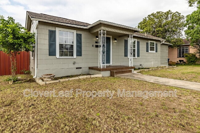 property at 402 W Wildwood Dr