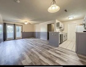 648 Friars Ln, Unit 2 in Florence, KY - Foto de edificio - Building Photo