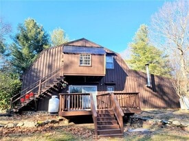 196 Angell Rd in Lincoln, RI - Building Photo