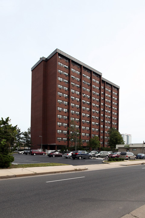 Baltic Plaza Apartments in Atlantic City, NJ - Building Photo