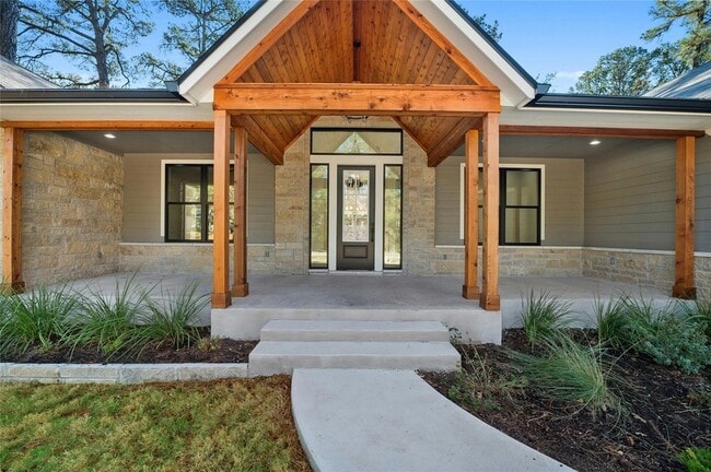 319 Akaloa Dr in Bastrop, TX - Building Photo - Building Photo