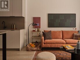 65 Trinity St in Toronto, ON - Building Photo