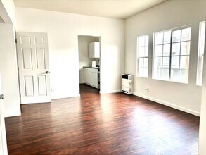 3039 W 12th St in Los Angeles, CA - Building Photo - Building Photo