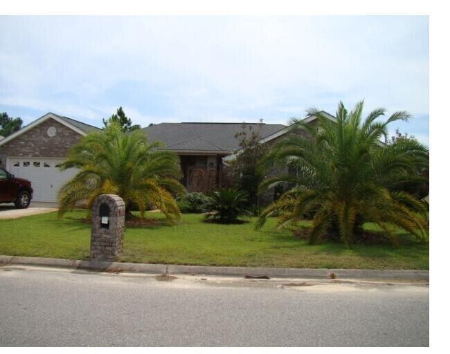 10038 Parker Lake Cir in Navarre, FL - Building Photo - Building Photo