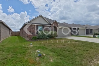 114 ORTHELLO COURT in Lafayette, LA - Building Photo - Building Photo