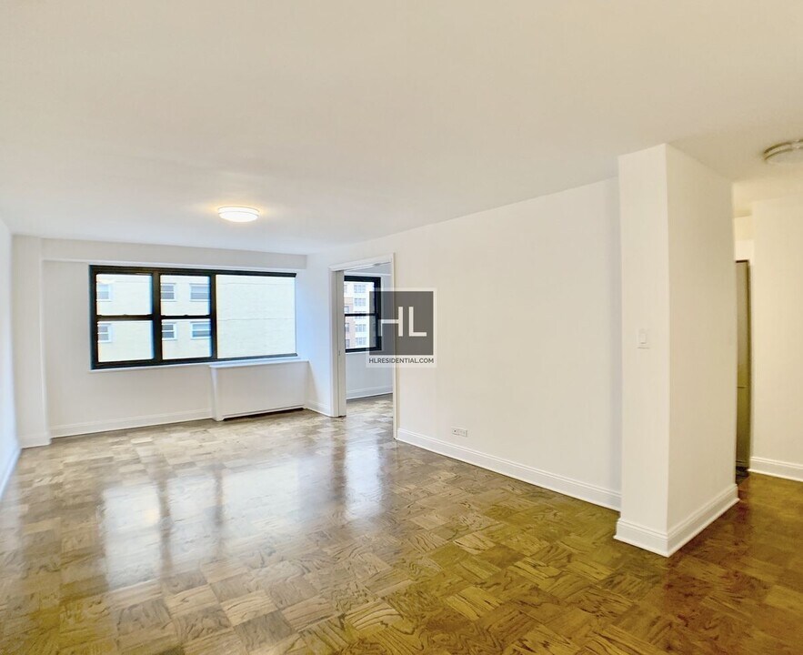 E 16 ST, Unit 8D in New York, NY - Foto de edificio