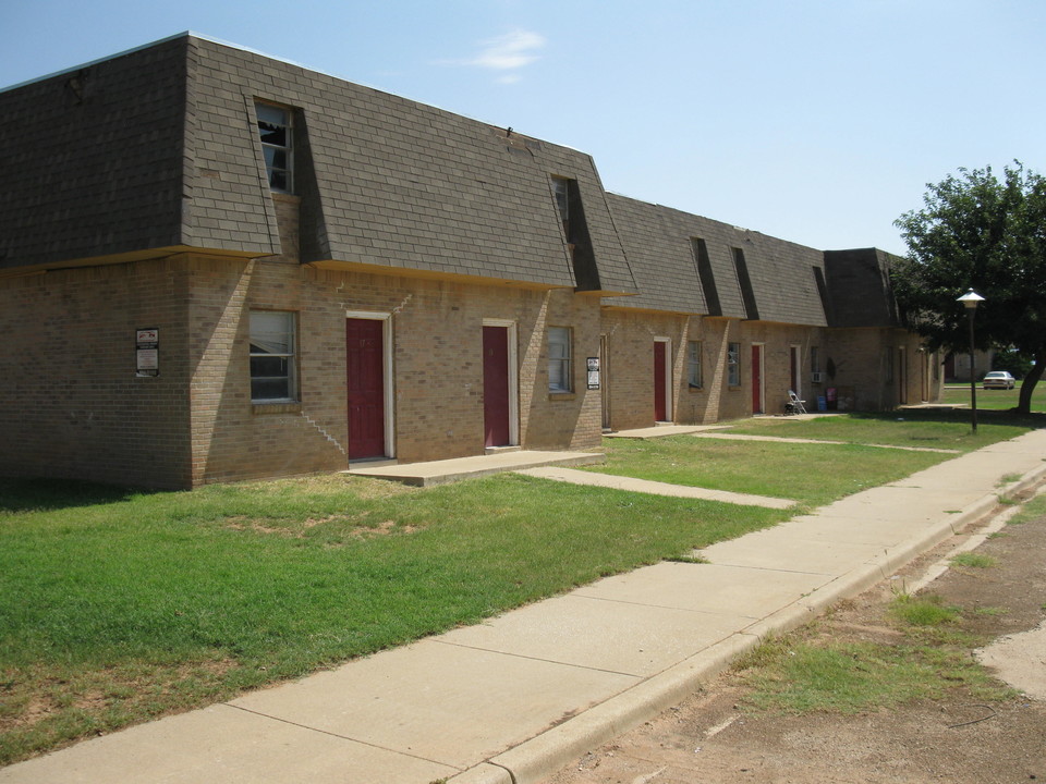 400 North Townhomes in Levelland, TX - Building Photo