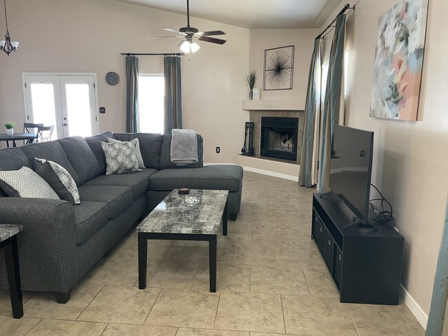 1813 Amber Dr in Carlsbad, NM - Building Photo - Building Photo