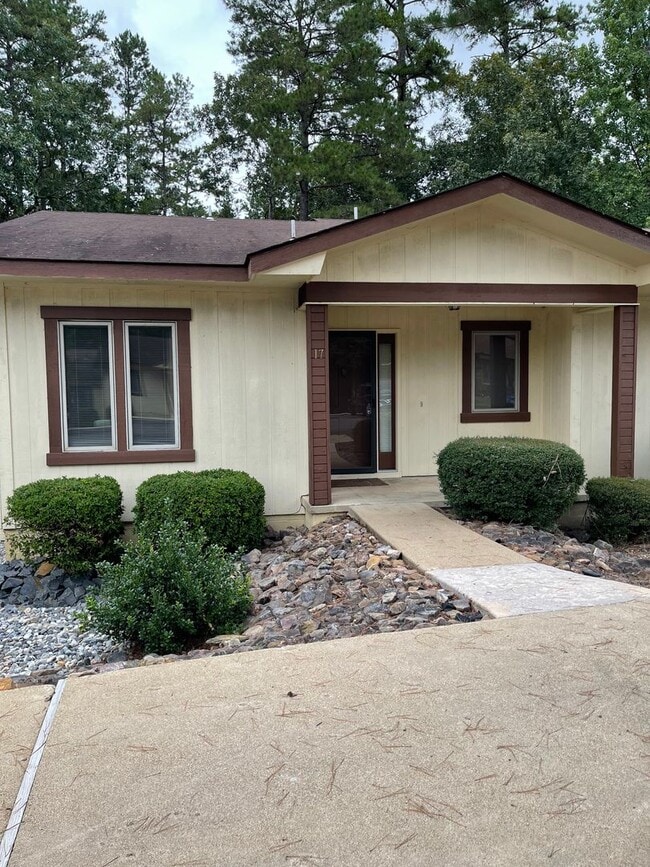 property at 17 Lindsay Ln