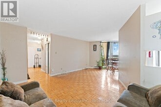 2020 Jasmine Crescent in Ottawa, ON - Building Photo - Building Photo