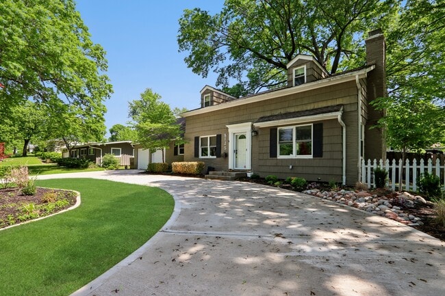 8125 Lamar Ave in Prairie Village, KS - Building Photo - Building Photo