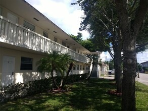 East Point in Hialeah, FL - Foto de edificio - Building Photo