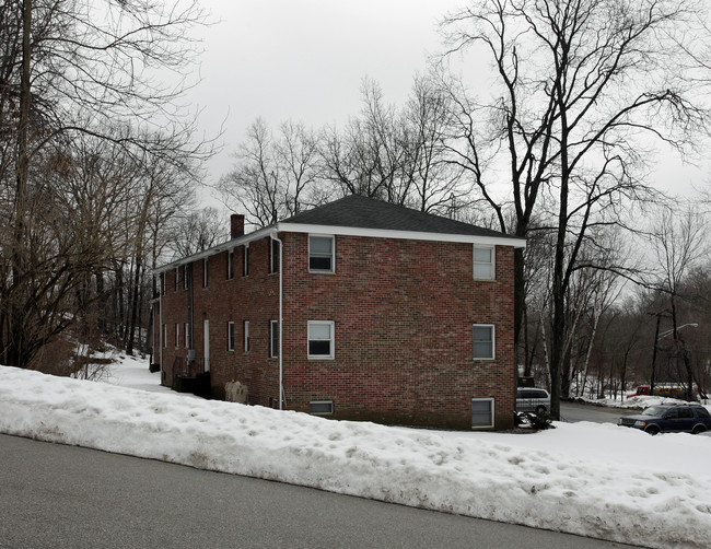 Upton St Apartments LLC in Grafton, MA - Foto de edificio - Building Photo