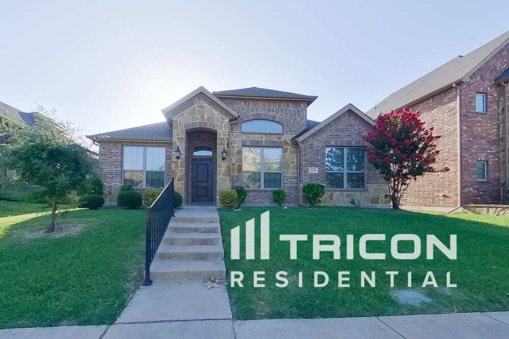 208 Melody Wy in Red Oak, TX - Building Photo