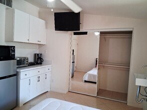 72883 Sierra Vista Dr in Palm Desert, CA - Building Photo - Building Photo